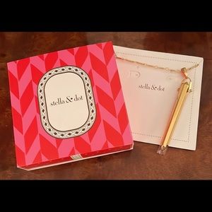 Stella and Dot rebel pendant necklace